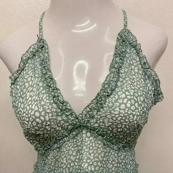 🆕 Sage Mini dress with crossed straps L🆕 - Picture 5 of 10